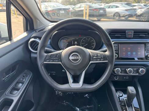Used 2025 Nissan Versa SV image 30