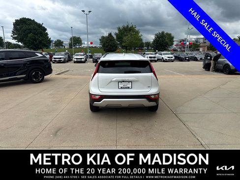 Used 2025 Kia Niro EX FWD image 4