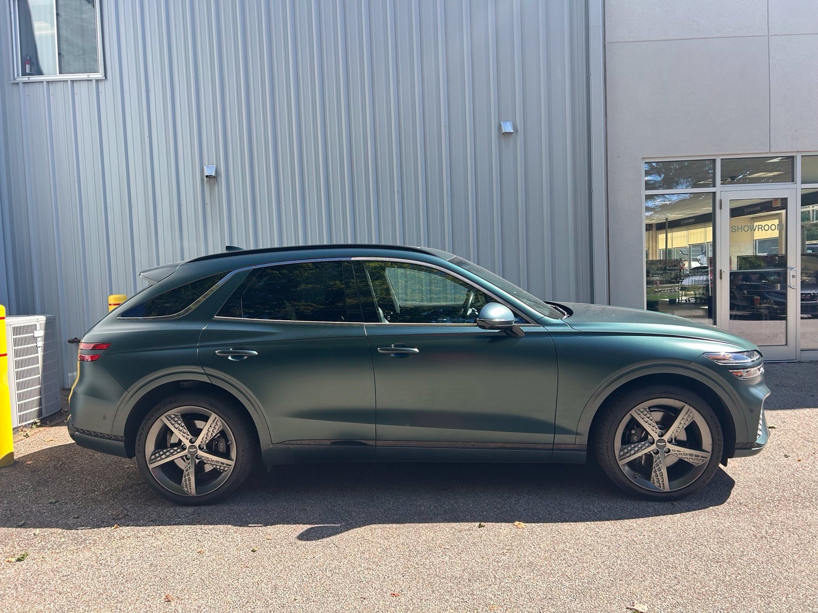 Used 2024 Genesis GV70 2.5T w/ Sport Prestige Package AWD/4WD image 4