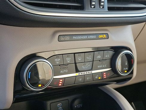 Used 2022 Ford Escape Titanium w/ Class II Trailer Tow Package image 16