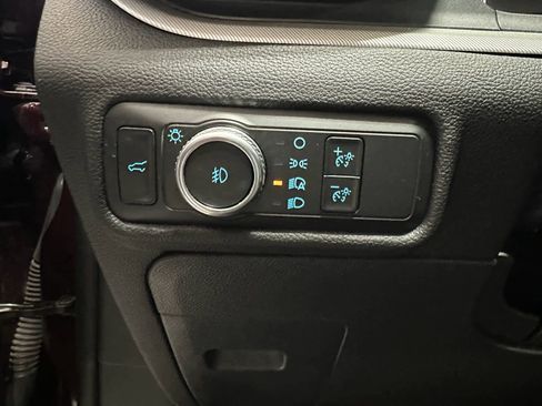 Used 2022 Ford Explorer XLT w/ Equipment Group 202A image 17