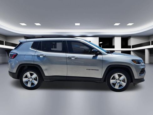 Used 2022 Jeep Compass Latitude FWD image 6