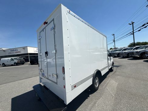 New 2025 GMC Savana 3500 w/ Power Convenience Package RWD image 18