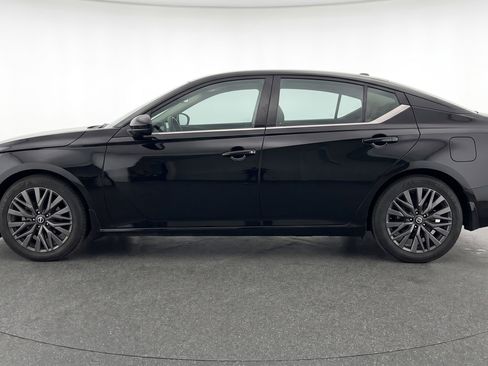 Used 2025 Nissan Altima 2.5 SV FWD image 5