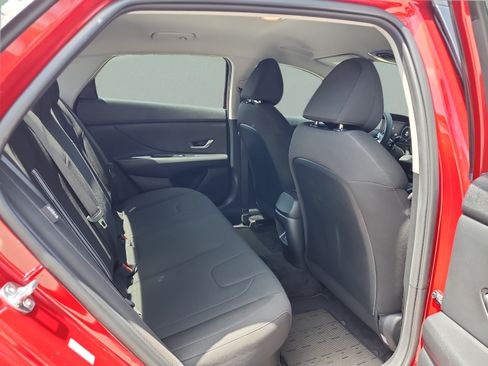 Certified 2024 Hyundai Elantra Blue FWD image 18