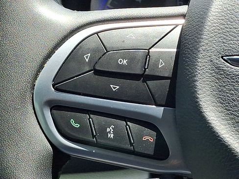 Used 2023 Chrysler Pacifica Touring-L FWD image 21