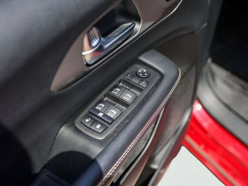 Used 2025 Chrysler Pacifica Select FWD image 23