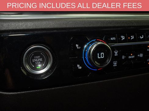 Used 2024 GMC Sierra 1500 SLT AWD/4WD image 19