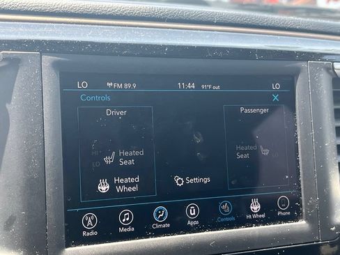Used 2019 Chrysler Pacifica Touring-L FWD image 16
