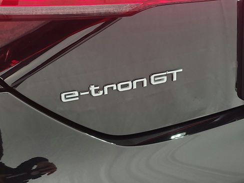 Used 2024 Audi e-tron GT Prestige AWD/4WD image 22