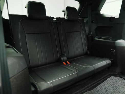 Used 2024 Volkswagen Tiguan SE R-Line image 31