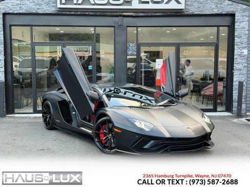 Used 2018 Lamborghini Aventador S AWD/4WD image 2