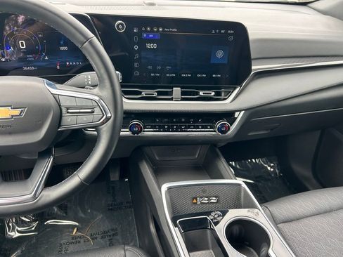 Used 2025 Chevrolet Equinox LT w/ Convenience Package II FWD image 16