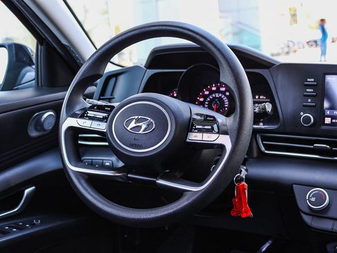 Used 2023 Hyundai Elantra SE FWD image 17