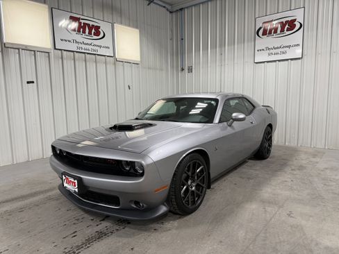 Used 2016 Dodge Challenger R/T Scat Pack RWD image 12