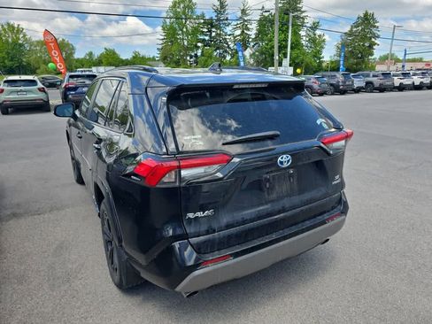 Used 2023 Toyota RAV4 SE w/ SE Grade Weather Package AWD/4WD image 6