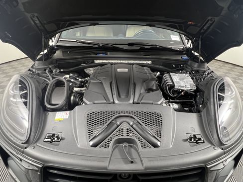 Certified 2024 Porsche Macan S AWD/4WD image 22