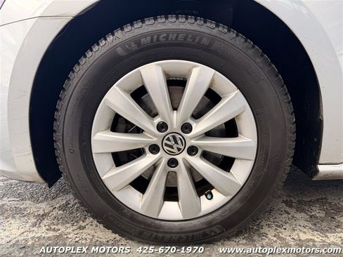 Used 2015 Volkswagen Passat 1.8T S FWD image 19