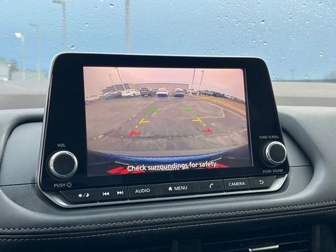 Used 2023 Nissan Rogue S image 74