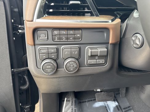 New 2026 Chevrolet Suburban High Country AWD/4WD image 9