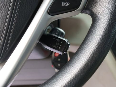 Used 2017 Toyota Sienna L image 9