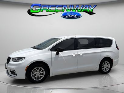 Used 2024 Chrysler Pacifica Touring-L