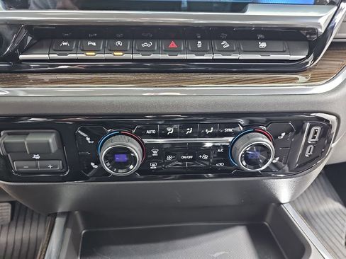 Used 2024 Chevrolet Silverado 1500 LT Trail Boss w/ Convenience Package II image 28