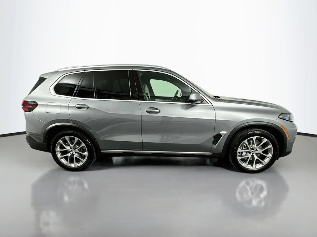 Used 2024 BMW X5 xDrive40i w/ Premium Package AWD/4WD image 4
