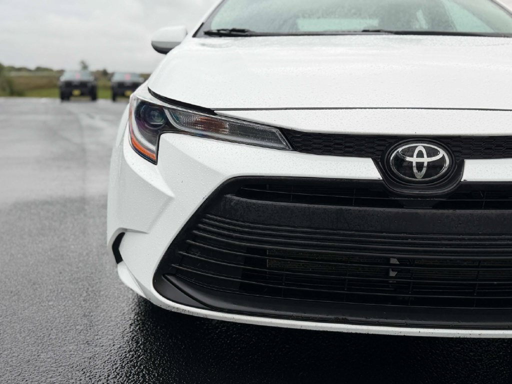 Used 2024 Toyota Corolla LE FWD image 4