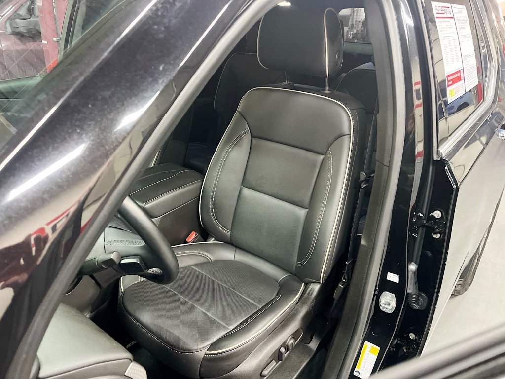 Used 2023 Chevrolet Traverse Premier w/ LPO, Floor Liner Package AWD/4WD image 20