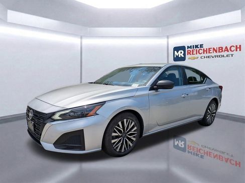 Used 2024 Nissan Altima 2.5 SV image 7