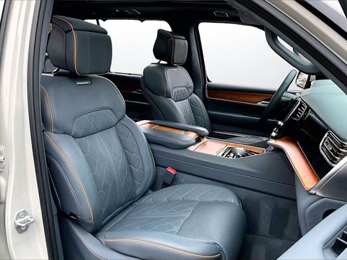 Used 2022 Jeep Grand Wagoneer Series III image 24