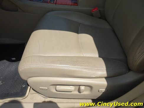 Used 2010 Toyota Highlander Limited AWD/4WD image 30