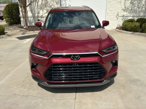 Used 2025 Toyota Grand Highlander FWD image 3