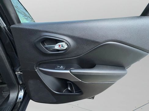 Used 2022 Jeep Cherokee Limited w/ Elite Package image 32