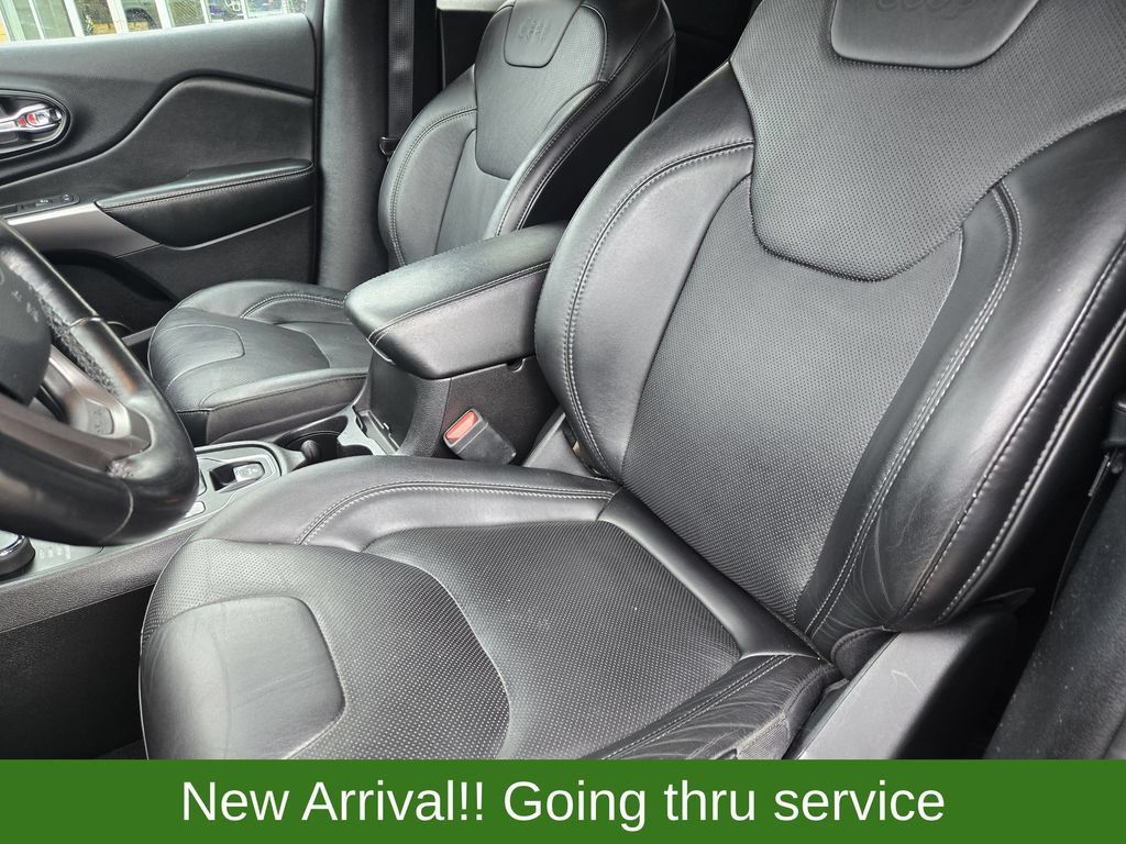 Used 2021 Jeep Cherokee Latitude Lux w/ Comfort/Convenience Group AWD/4WD image 16