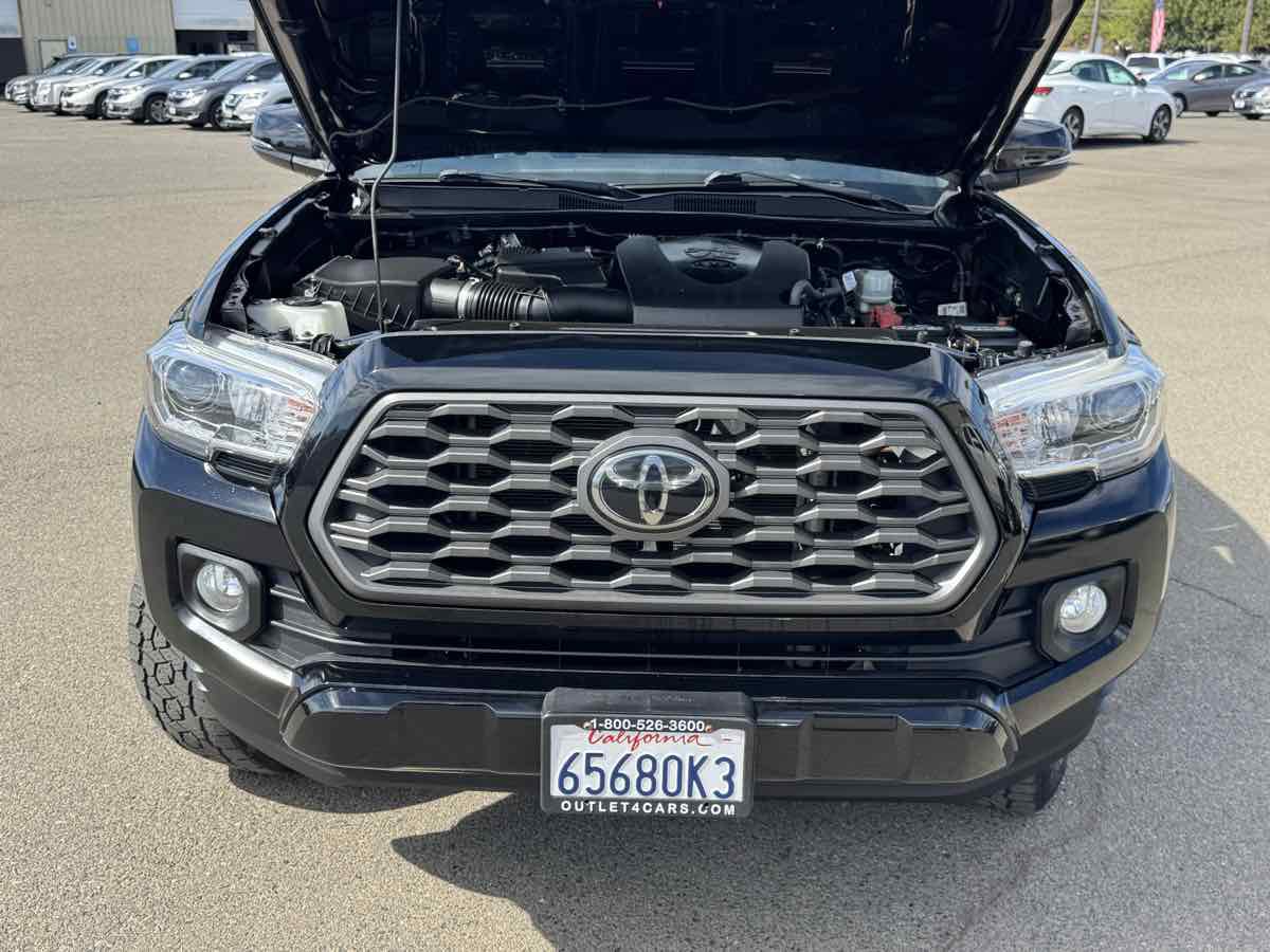 Used 2022 Toyota Tacoma TRD Sport w/ TRD Premium Sport Package AWD/4WD image 44