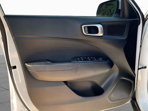 Used 2021 Hyundai Venue SE FWD image 22