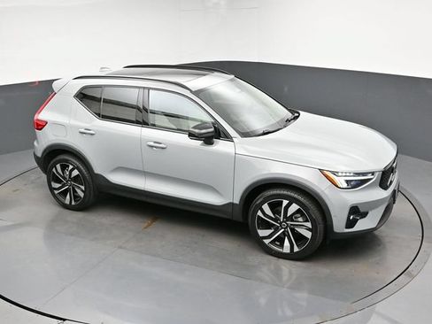 Used 2024 Volvo XC40 B5 Plus w/ Climate Package AWD/4WD image 44
