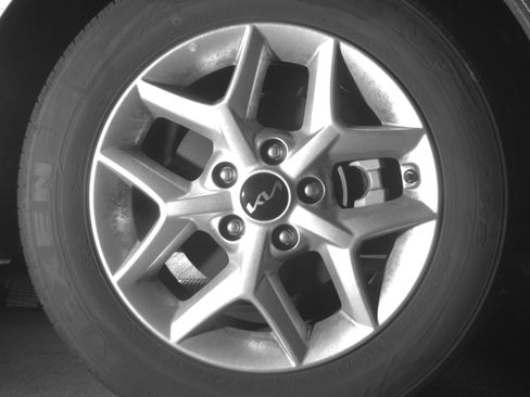 Used 2025 Kia Soul LX w/ LX Technology Package FWD image 13