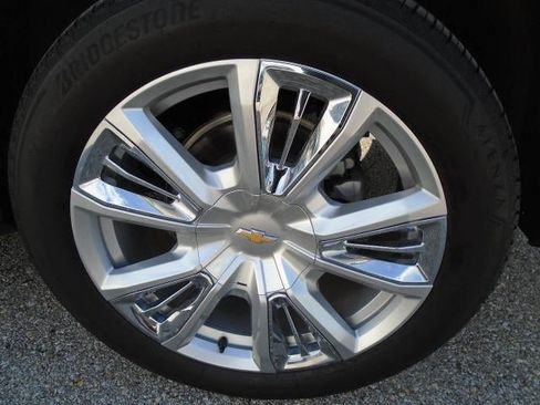 Certified 2024 Chevrolet Suburban High Country w/ Advanced Technology Package AWD/4WD image 34