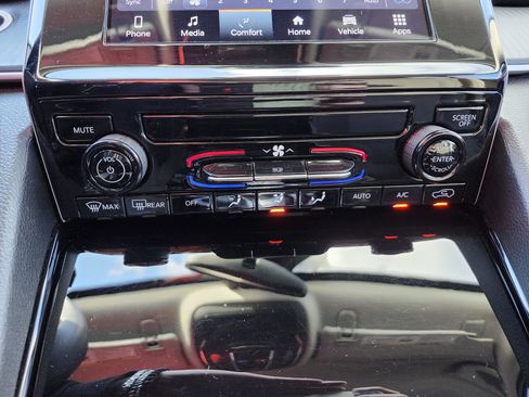 Used 2023 Jeep Grand Cherokee Laredo image 33