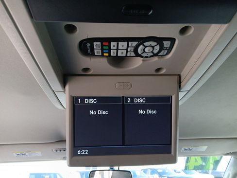 Used 2014 Chrysler Town & Country Touring image 20