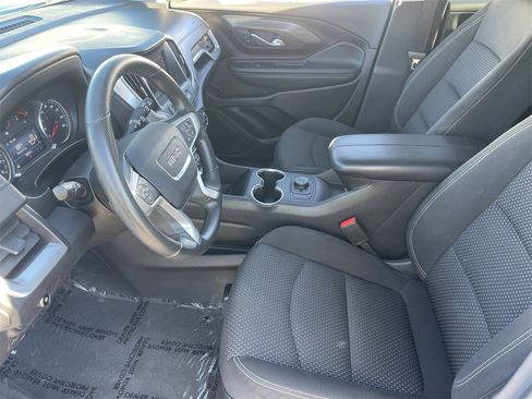 Used 2024 GMC Terrain SLE image 21