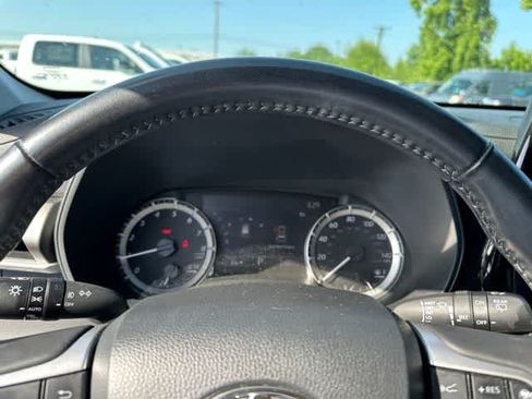 Used 2023 Toyota Highlander LE FWD image 12
