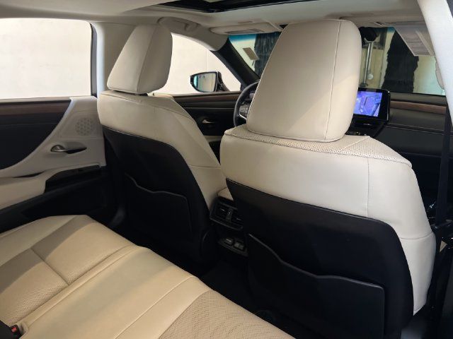 Used 2024 Lexus ES 300h w/ Premium Package FWD image 40