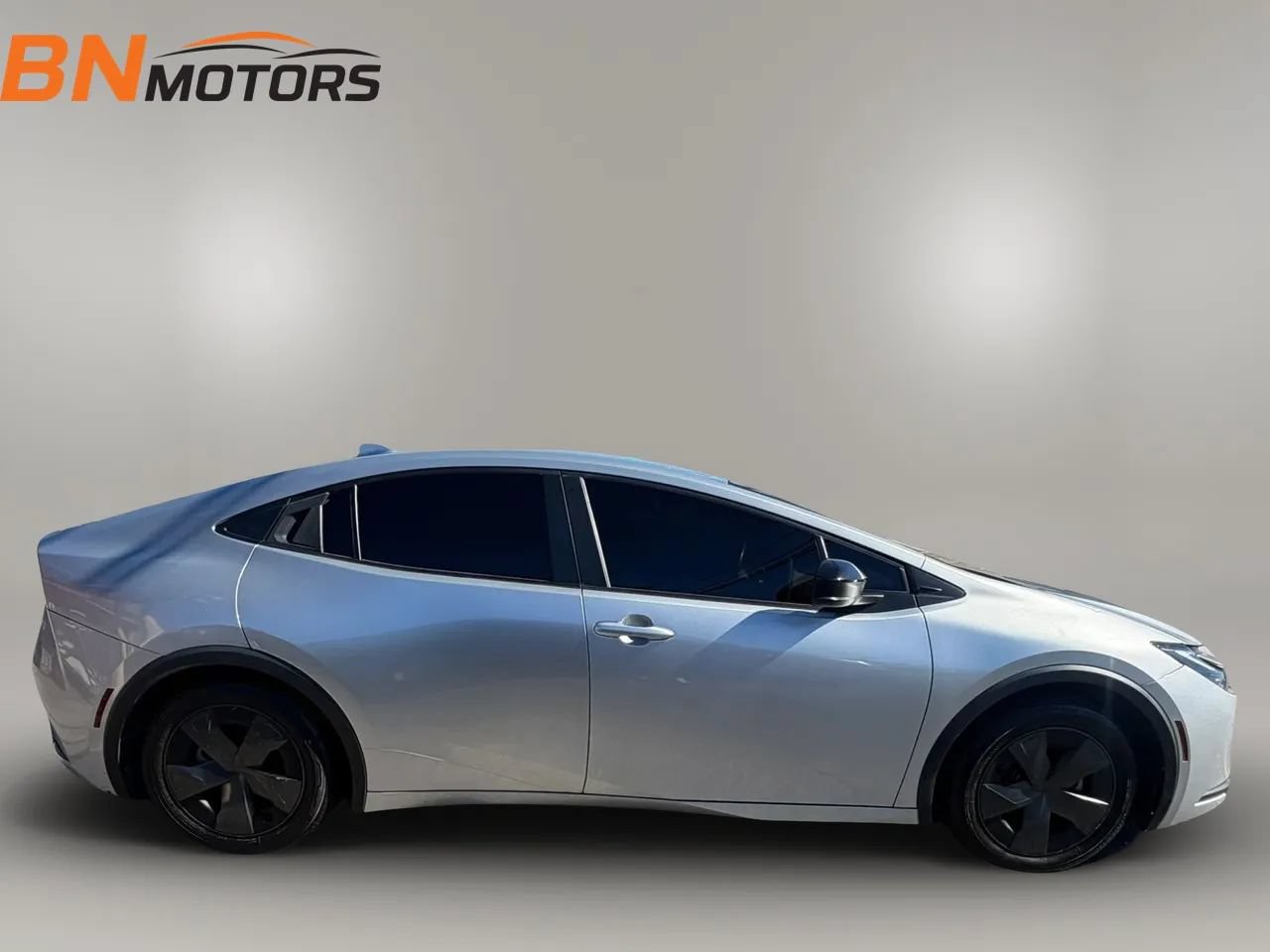 Used 2023 Toyota Prius LE FWD image 5