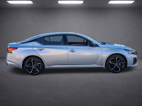 New 2025 Nissan Altima 2.5 SR image 3