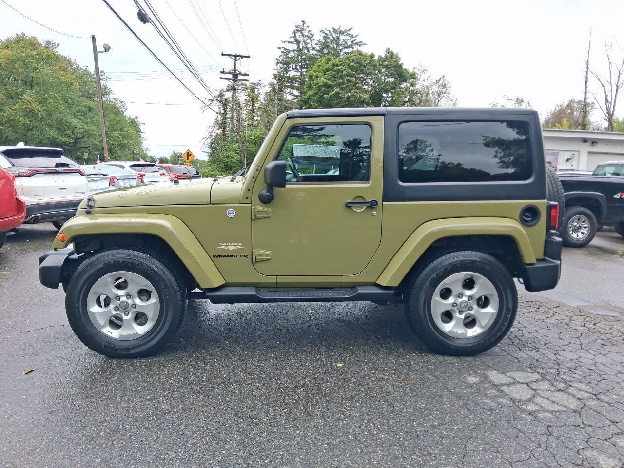 Used 2013 Jeep Wrangler Sahara w/ Connectivity Group AWD/4WD image 2