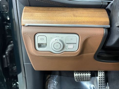 Used 2024 Mercedes-Benz GLS 450 4MATIC w/ Pinnacle Trim Package image 10